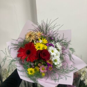 Kırmız Gerbera ve Papatyalar